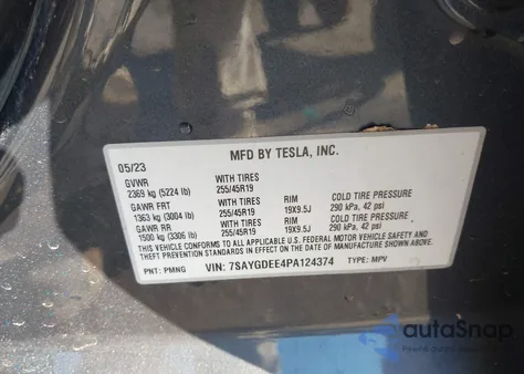 2023 Tesla Model Y Awd/Long Range Dual Motor All-Wheel Drive z USA, uszkodzony, nr VIN 7SAYGDEE4PA124374